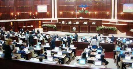 Azerbaijani government reports to parliament